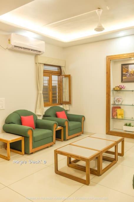 Mirje'S Deck - Homestay - Family Rooms 戈尔哈布尔 外观 照片