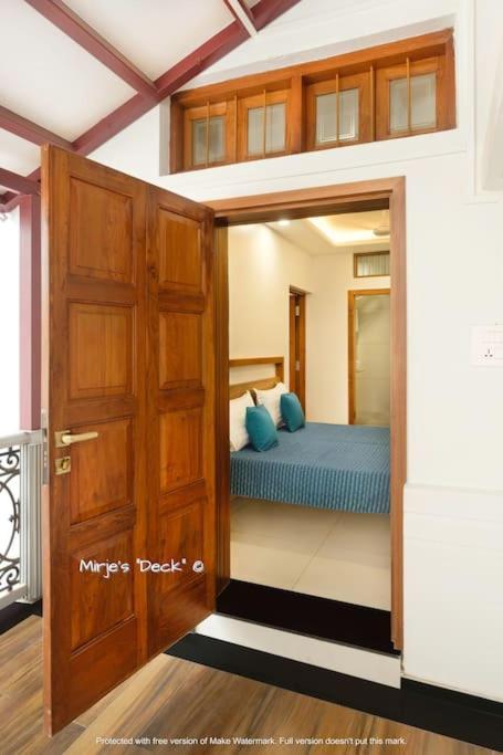 Mirje'S Deck - Homestay - Family Rooms 戈尔哈布尔 外观 照片